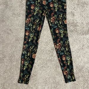 Multi-colored Floral Jeggings. Juniors.  Size 0-2.